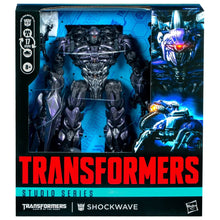 Load image into Gallery viewer, Transformers Toys Studio Series Leader Class Transformers: Dark of the Moon Shockwave Maple and Mangoes