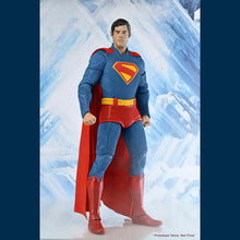 Load image into Gallery viewer, DC 1/4th Scale Figures - Superman (2025 Movie) - Superman Maple and Mangoes