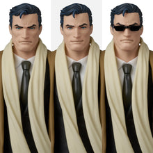Load image into Gallery viewer, MAFEX Bruce Wayne (Batman: Hush Ver.) Maple and Mangoes
