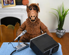 Load image into Gallery viewer, NECA - ALF 7" Scale Figures - Ultimate Alf Maple and Mangoes