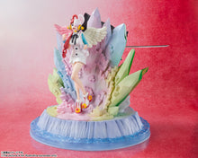 Load image into Gallery viewer, Figuarts ZERO Shanks & Uta -ONE PIECE FILM RED Version Maple and Mangoes