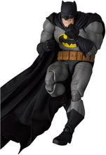 Load image into Gallery viewer, MAFEX Batman & Horse (The Dark Knight Returns) Maple and Mangoes