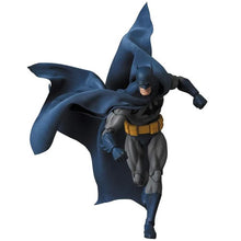 Load image into Gallery viewer, MAFEX - Batman Hush - Batman Maple and Mangoes
