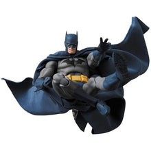 Load image into Gallery viewer, MAFEX - Batman Hush - Batman Maple and Mangoes
