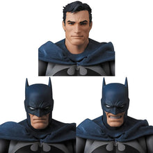 Load image into Gallery viewer, MAFEX - Batman Hush - Batman Maple and Mangoes

