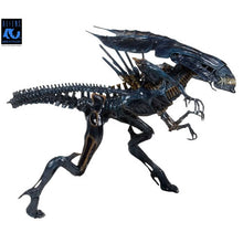 Load image into Gallery viewer, Aliens 7" Scale Figures - 40th Anniversary - Alien Queen Ultra Deluxe Boxed Figure Maple and Mangoes
