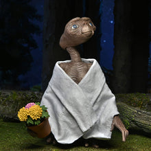 Load image into Gallery viewer, NECA - E.T. - 40th Anniversary E.T. Ultimate 7&quot; Action Figure Maple and Mangoes
