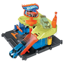 Load image into Gallery viewer, Hot Wheels City Downtown Express Car Wash Playset Maple and Mangoes

